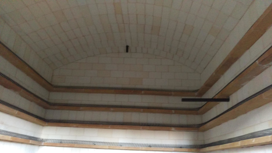Electric thermal treatment furnace brickwork, T = 1100 °C
